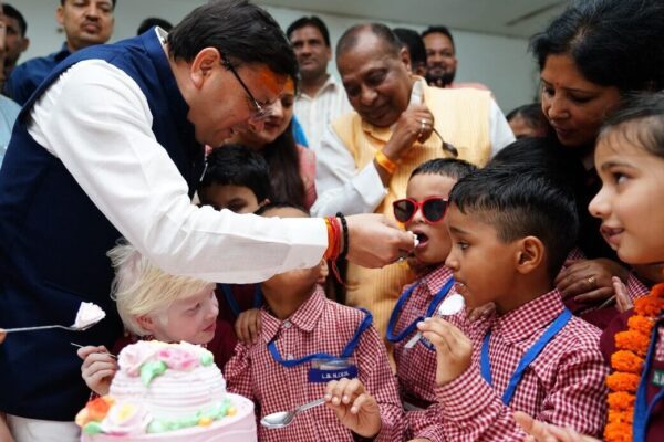 मुख्यमंत्री ने दृष्टि बाधितार्थ बच्चों के साथ मनाया अपना जन्मदिन मुख्यमंत्री ने दृष्टि बाधितार्थ बच्चों के साथ मनाया अपना जन्मदिन