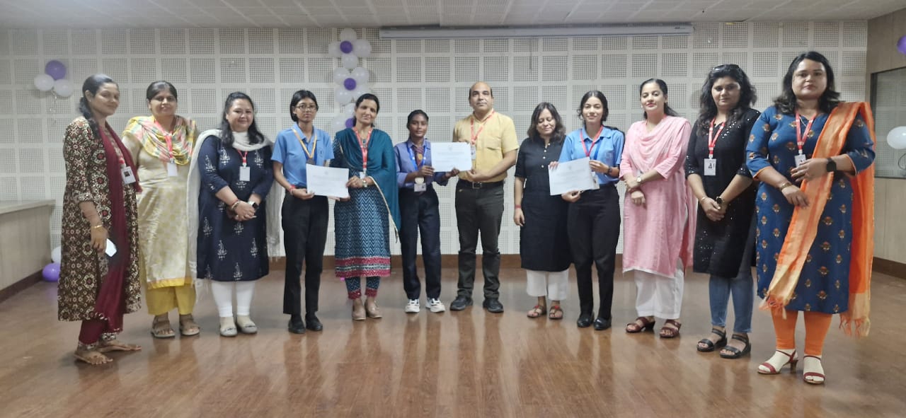 हिंदी कहानी लेखन में प्रिया प्रथम, रोजी द्वितीय और आकांक्षा तृतीय स्थान पर रहीं