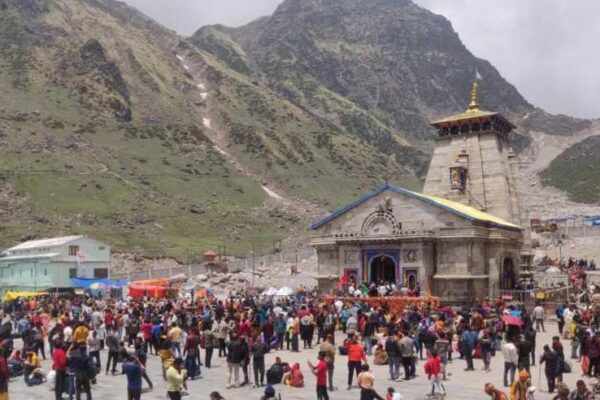 Kedarnath Yatra: मानसून सीजन के बाद बाबा केदार के दर पर बढ़ी रौनक, भोले बाबा के जयकारों के साथ पहुंचे श्रद्धालु