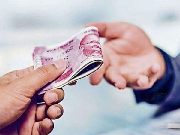 एलआईसी का रिश्वतखोर इंजीनियर गिरफ्तार