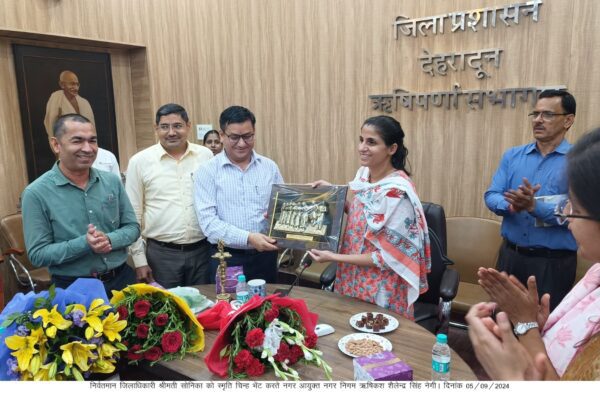 देहरादून के नवनियुक्त जिलाधिकारी सविन बंसल ने संभाला कार्यभार देहरादून के नवनियुक्त जिलाधिकारी सविन बंसल ने संभाला कार्यभार-Pavansutexpress
