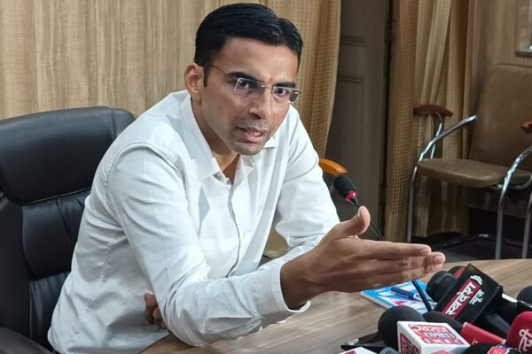 बालश्रम की सूचना पर DM ने सहायक श्रम आयुक्त को लगाई फटकार