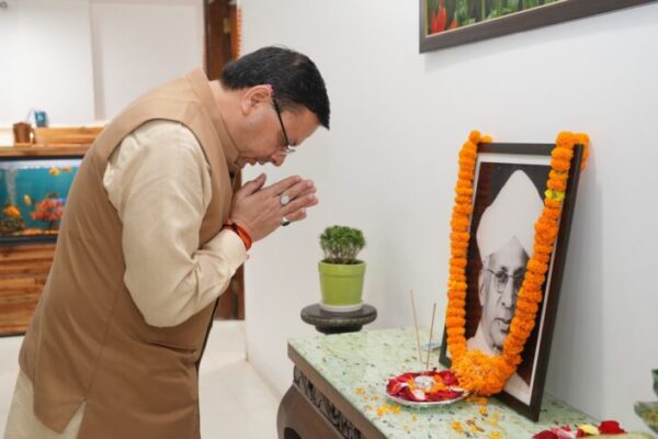 मुख्यमंत्री ने शिक्षकों को दी बधाई, पूर्व राष्ट्रपति डॉ. सर्वपल्ली राधाकृष्णन को श्रद्धांजलि दी मुख्यमंत्री ने शिक्षकों को दी बधाई, पूर्व राष्ट्रपति डॉ. सर्वपल्ली राधाकृष्णन को श्रद्धांजलि दी