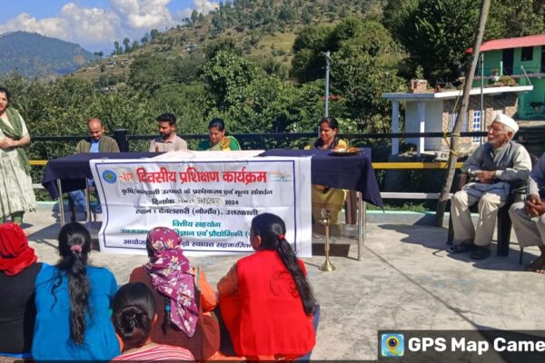 स्वयं सहायता समूह से जुड़ी ग्रामीण महिलाओं को दिए स्वस्थ रहने के टिप्स