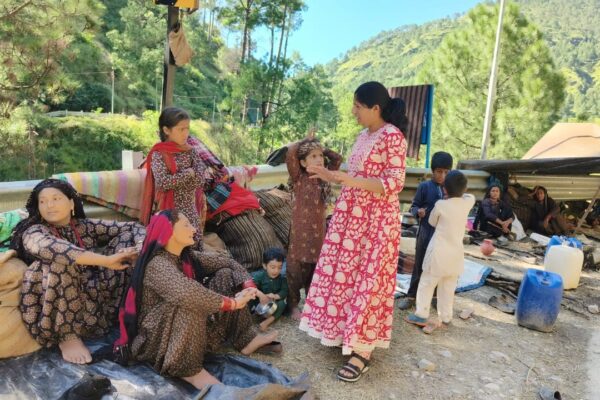 वन गूजरों के बच्चों और गर्भवती महिलाओं को टीकाकरण के लिए किया प्रेरित