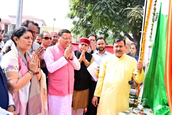 मुख्यमंत्री ने सर्वे चौक पर 66 फीट ऊंचाई के राष्ट्रीय ध्वज स्मारक का किया लोकार्पण मुख्यमंत्री ने सर्वे चौक पर 66 फीट ऊंचाई के राष्ट्रीय ध्वज स्मारक का किया लोकार्पण
