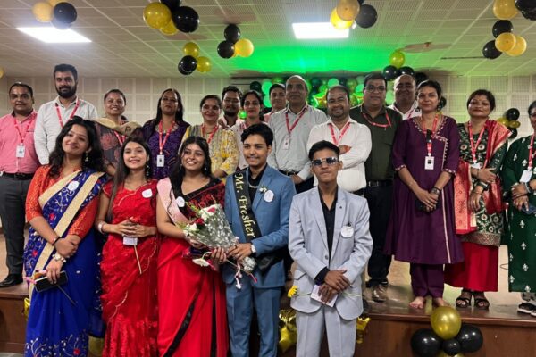 आयुष मिस्टर और वंदिता मिस फ्रेशर बने आयुष मिस्टर और वंदिता मिस फ्रेशर बने