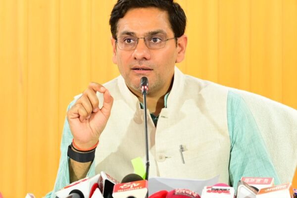दुग्ध उत्पादक किसानों को दिवाली से पहले मिलेगी बकाया धनराशि