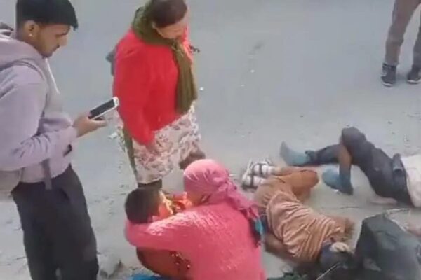 नौगांव में बस की चपेट में आने से बाइक सवार पिता-पुत्री की मौत