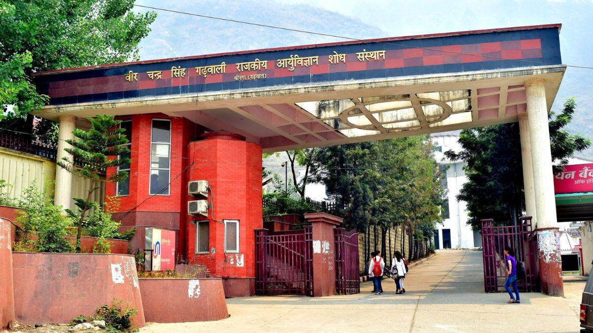 श्रीनगर मेडिकल कॉलेज को मिली तीन और फैकल्टी