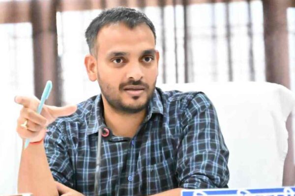 केदारनाथ उपचुनाव में लापरवाही बरतने पर दो अधिकारियों का वेतन रोका