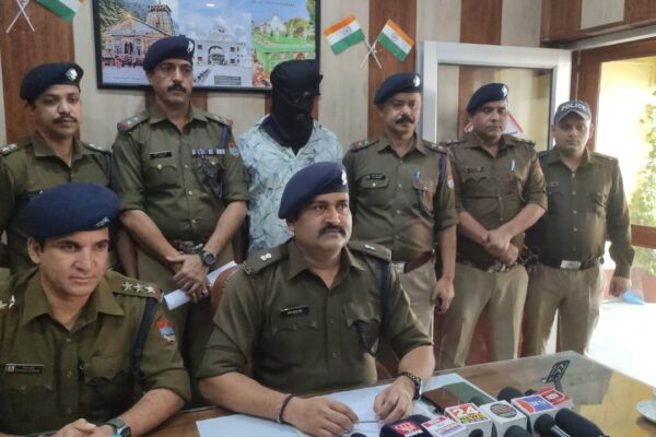 महिलाओं को सरकारी नौकरी और शादी का झांसा देकर लाखों की ठगी करने वाला गिरफ्तार महिलाओं को सरकारी नौकरी और शादी का झांसा देकर लाखों की ठगी करने वाला गिरफ्तार