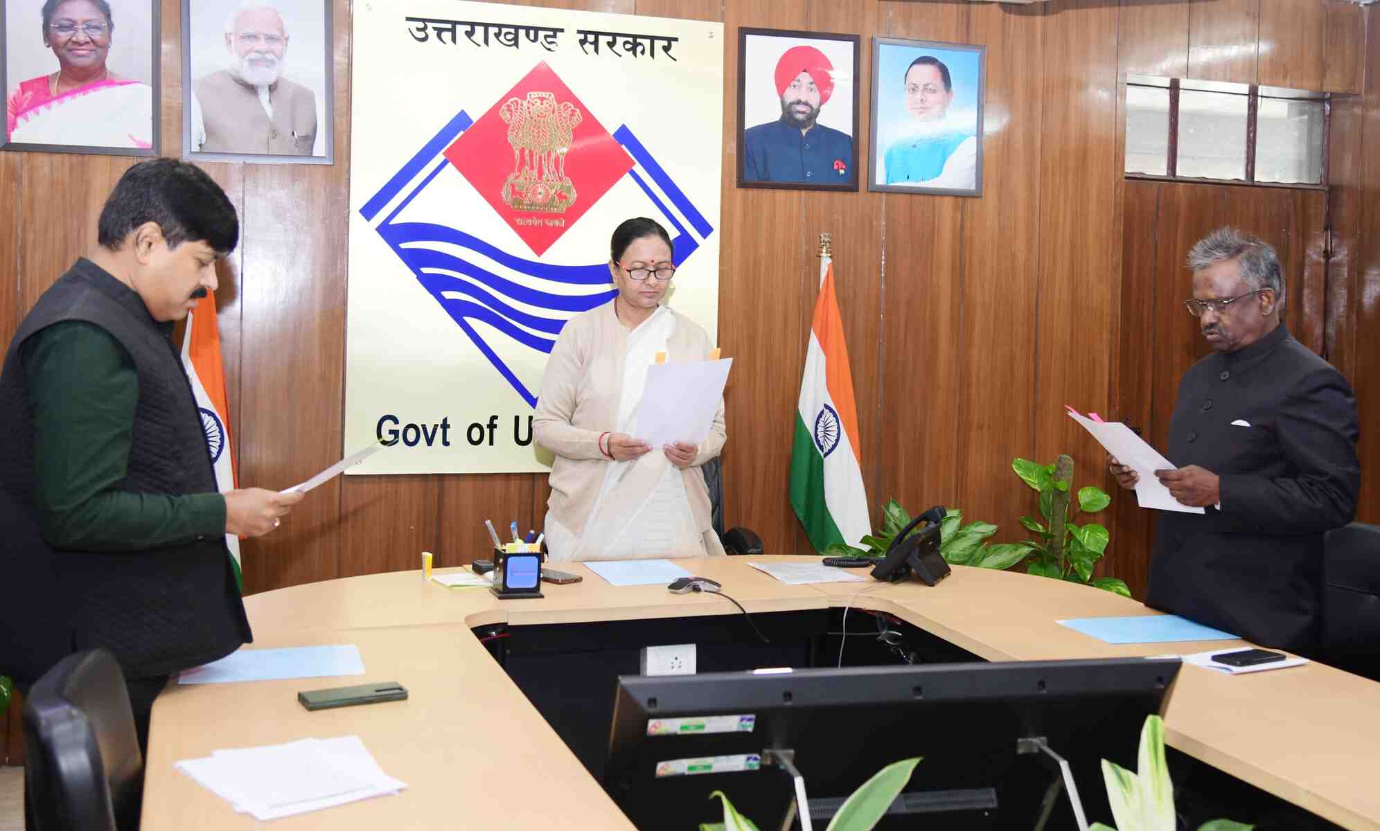 एमएल प्रसाद ने ली उत्तराखंड विद्युत नियामक आयोग के अध्यक्ष की शपथ
