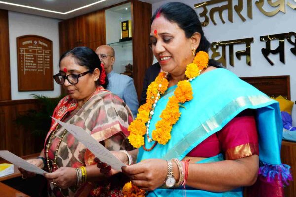 केदारनाथ से नवनिर्वाचित विधायक आशा नौटियाल को स्पीकर ऋतु खंडूरी ने दिलाई शपथ