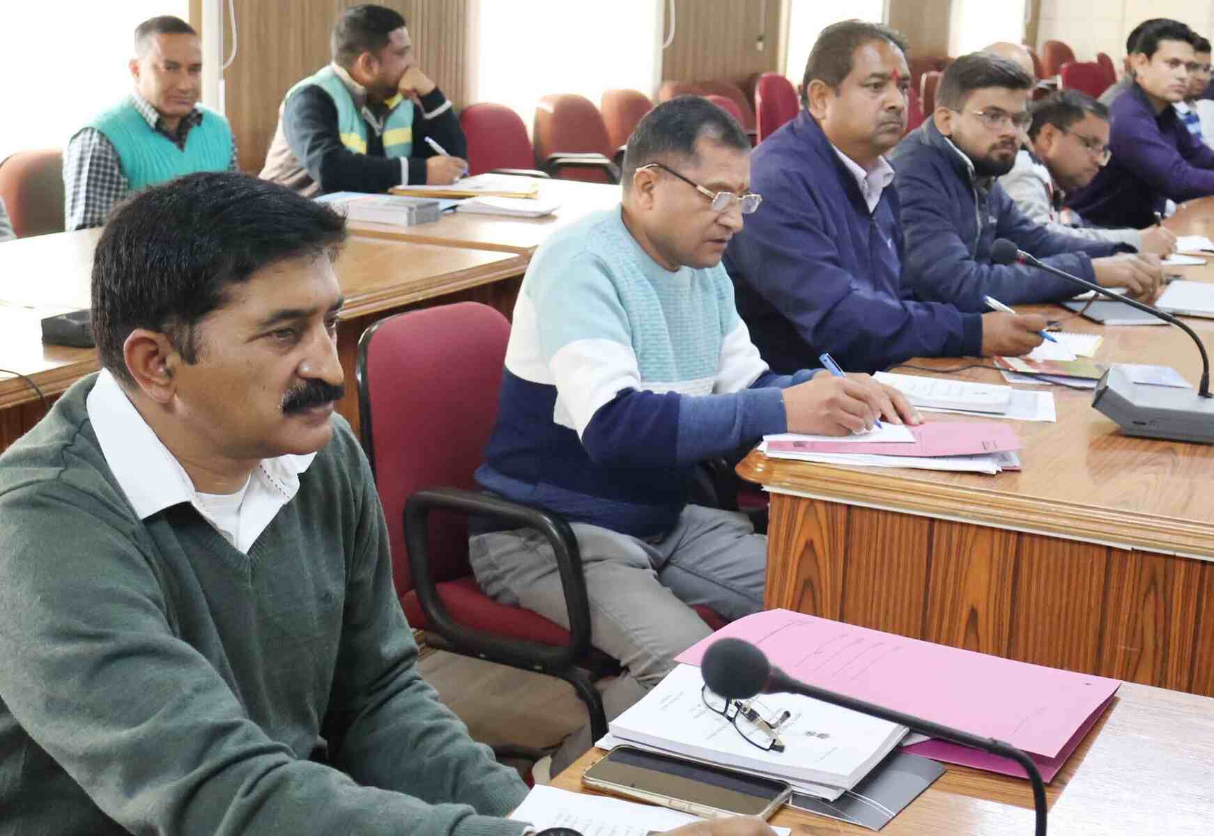 निकाय चुनाव को लेकर डीएम ने ली नोडल अधिकारियों की बैठक