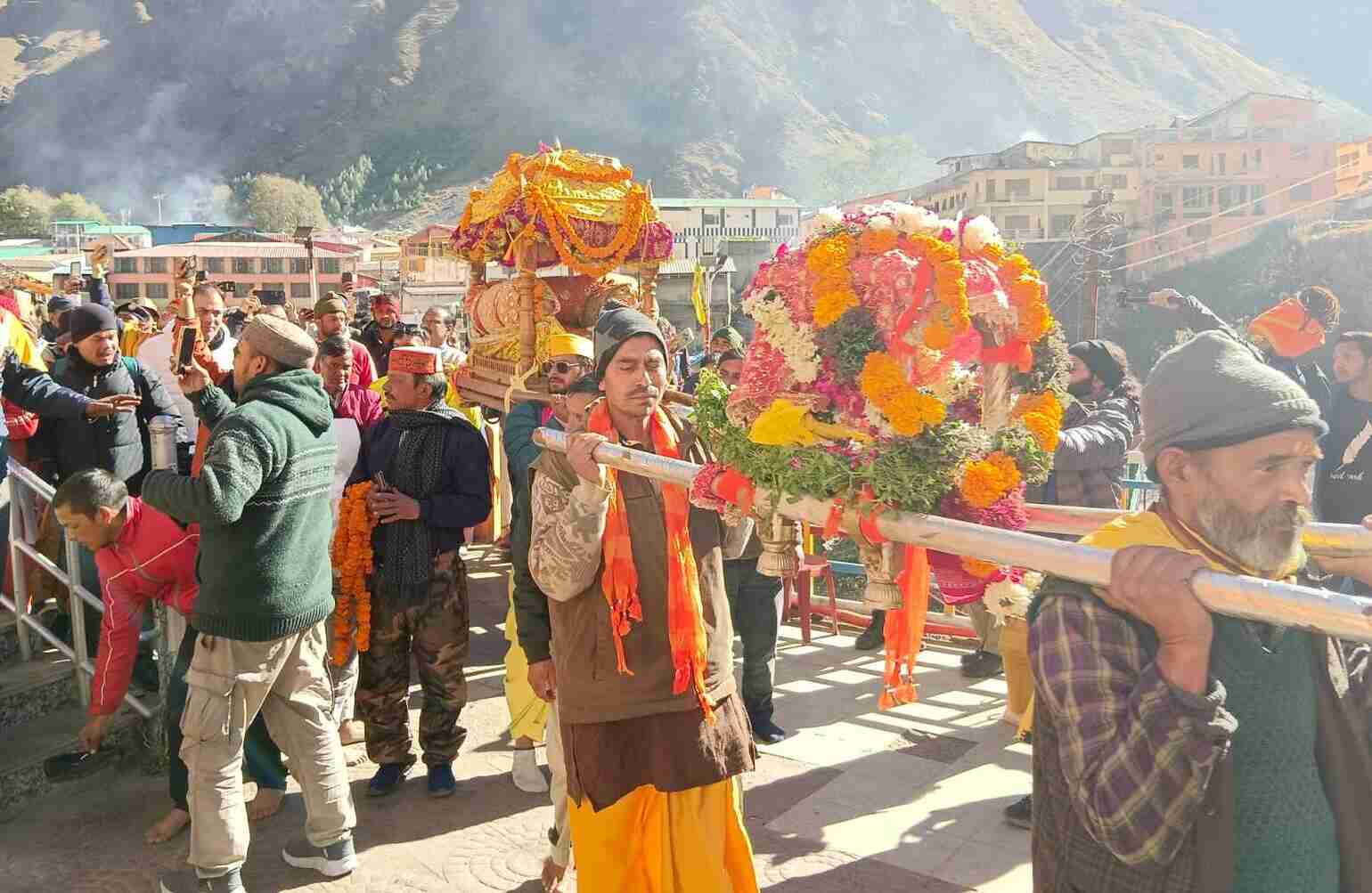 श्री बदरीनाथ धाम से उद्धव जी, कुबेर जी और आदि गुरु शंकराचार्य की गद्दी योग बदरी पांडुकेश्वर पहुंची
