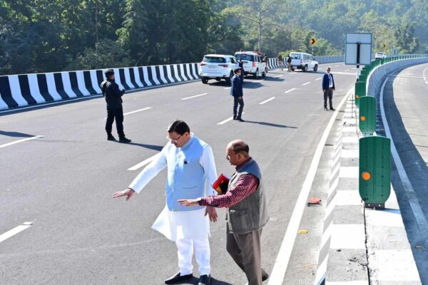 मुख्यमंत्री ने दिल्ली-देहरादून एक्सप्रेस वे के निर्माण कार्यों का किया स्थलीय निरीक्षण