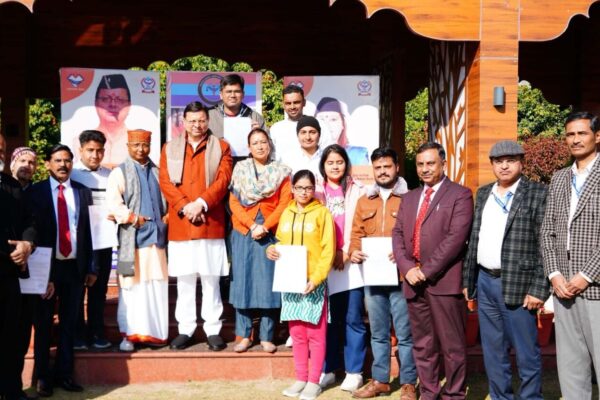 मुख्यमंत्री ने 45 युवाओं को सौंपा नियुक्ति पत्र