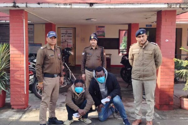23 लाख रुपए की कोकिन के साथ कोबरा गैंग के दो विदेशी पैडलर गिरफ्तार 23 लाख रुपए की कोकिन के साथ कोबरा गैंग के दो विदेशी पैडलर गिरफ्तार