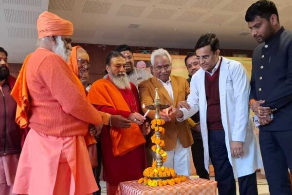 श्री महंत इन्दिरेश अस्पताल के कैंसर जागरूकता शिविर का हरिद्वारवासियों ने उठाया लाभ
