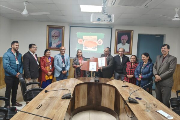 श्री गुरु राम राय विश्वविद्यालय और डीएवी पीजी कॉलेज के बीच एमओयू साइन