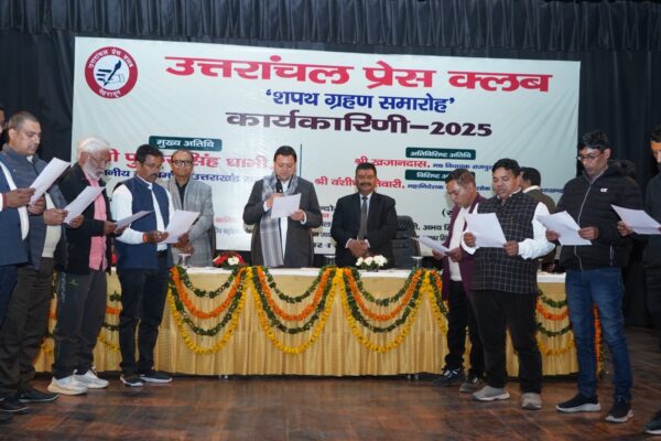 मुख्यमंत्री ने उत्तरांचल प्रेस क्लब की नवनिर्वाचित कार्यकारिणी को दिलाई शपथ