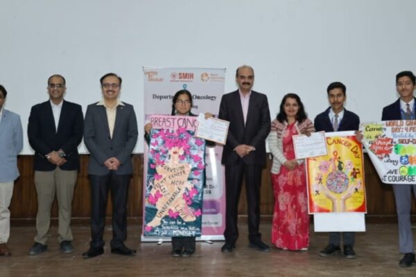 श्री महंत इन्दिरेश अस्पताल में स्कूली बच्चों ने पोस्टर से दिया कैंसर से लड़ने का संदेश श्री महंत इन्दिरेश अस्पताल में स्कूली बच्चों ने पोस्टर से दिया कैंसर से लड़ने का संदेश