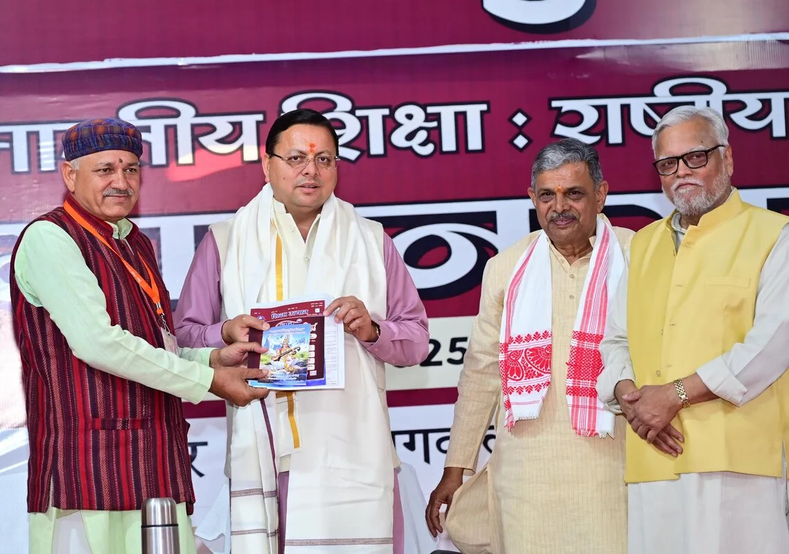 प्रयागराज पहुंचे मुख्यमंत्री धामी, महाकुंभ में बनाए गए उत्तराखण्ड मण्डपम का किया अवलोकन