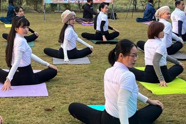 SGRRU में वियतनाम के छात्र-छात्राओं ने लिया योग प्रशिक्षण