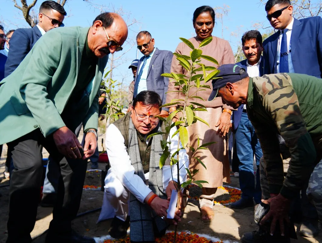 मुख्यमंत्री धामी ने खेल वन में पौधारोपण का किया शुभारंभ 
