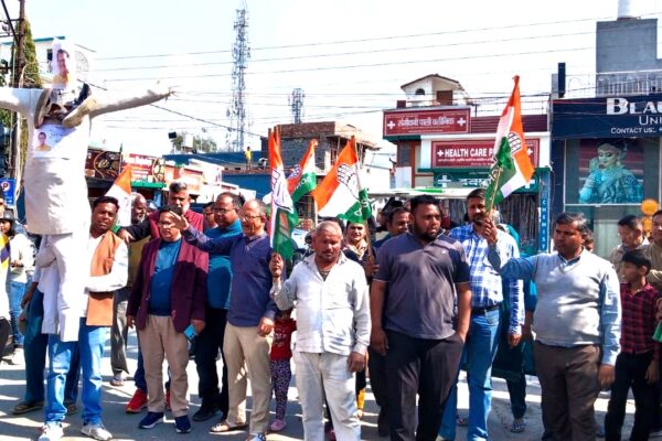 कांग्रेसियों ने सेवलाकलां चौक पर मंत्री प्रेमचंद अग्रवाल का पुतला फूंका
