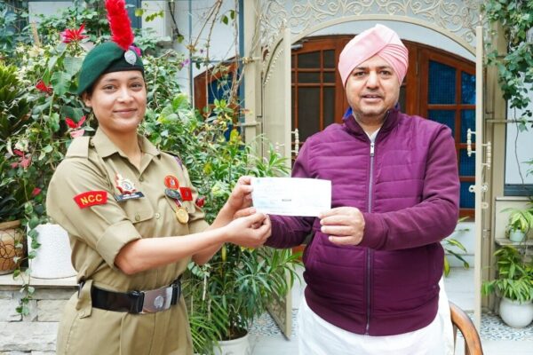 SGRRU की NCC कैडेट आकृति रावत ने गणतंत्र दिवस पर बढ़ाया उत्तराखंड का मान SGRRU की NCC कैडेट आकृति रावत ने गणतंत्र दिवस पर बढ़ाया उत्तराखंड का मान