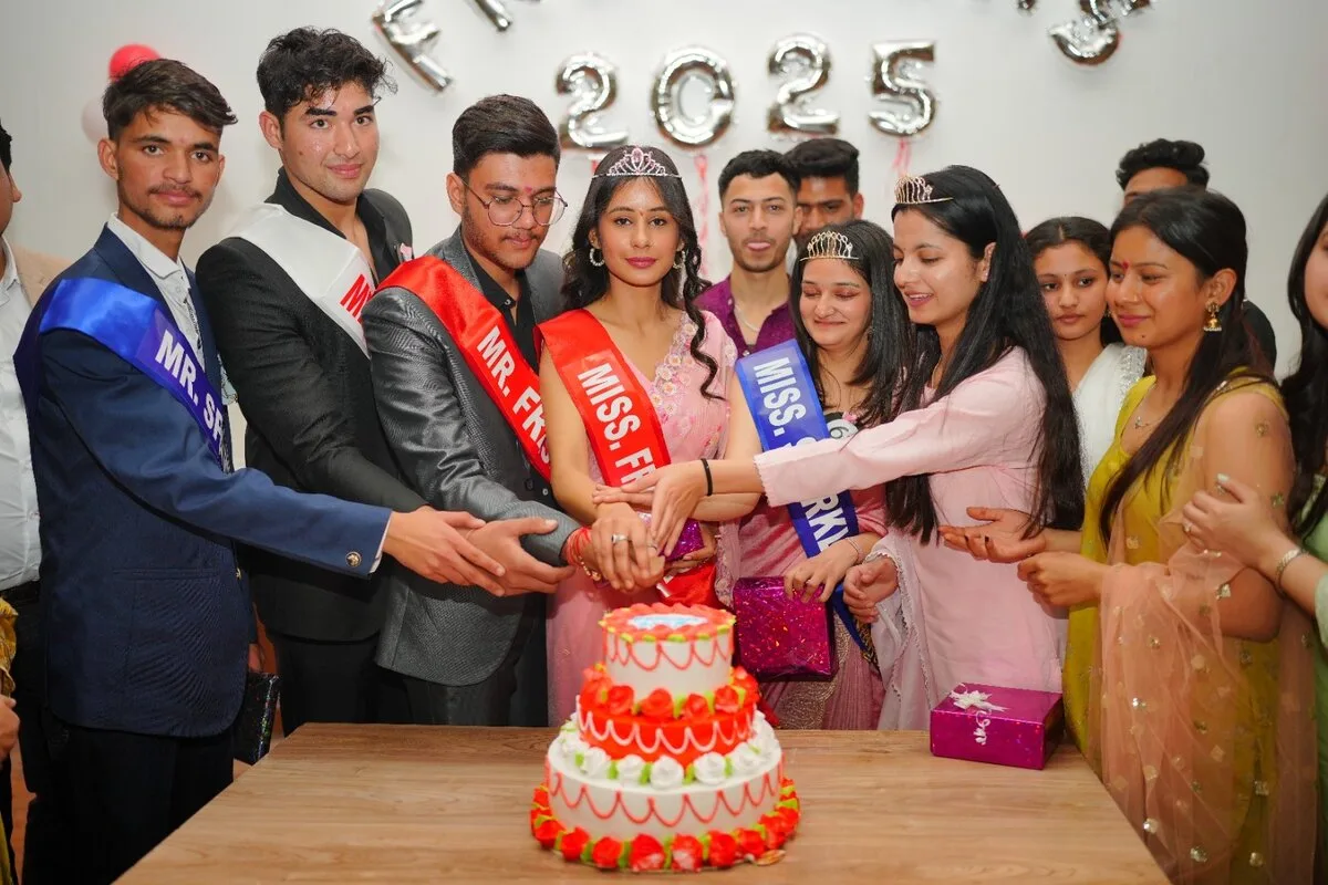एसजीआरआरयू में सीनियर्स ने किया जूनियर्स का जोरदार वेलकम