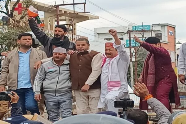 यूसीसी में लिव-इन-रिलेशन के प्रावधान के विरोध में कांग्रेस का दून में प्रदर्शन, विधानसभा का घेराव किया