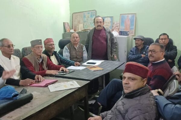 विधायक निवास के गेट पर थाली बजाएंगे कर्मचारी