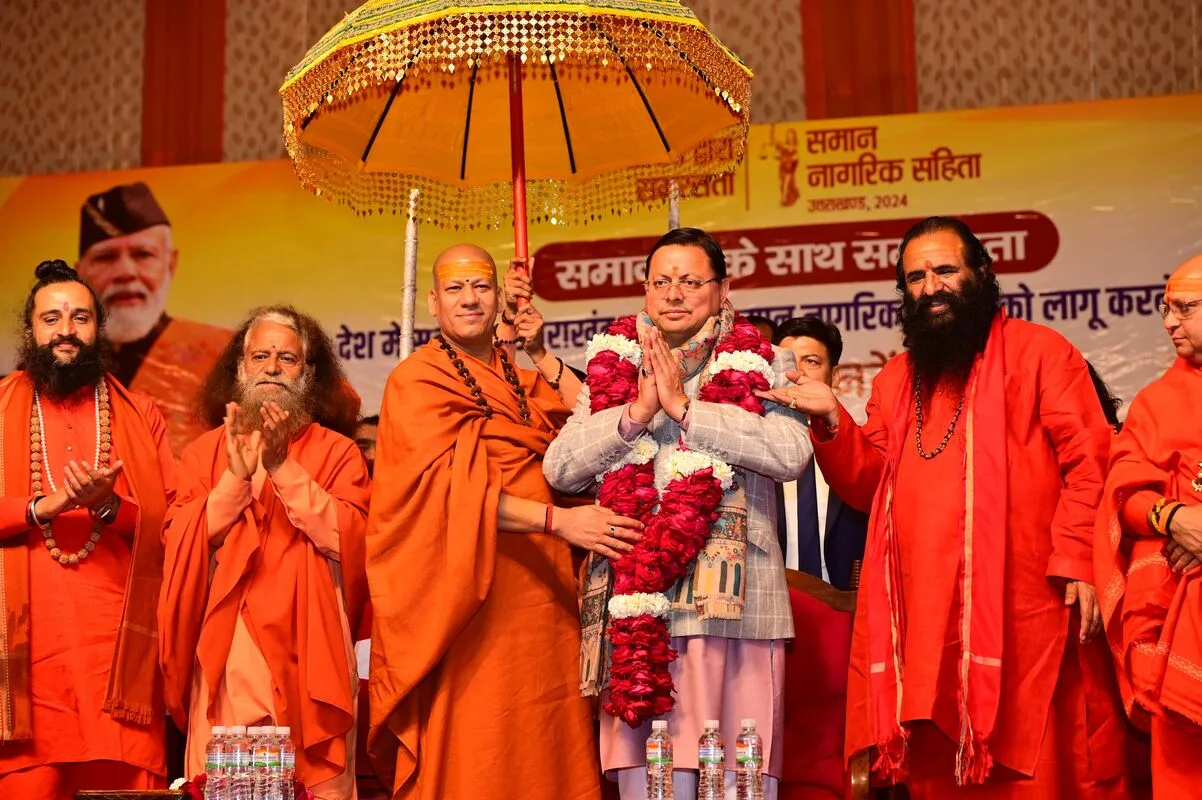 संतों के समागम में मुख्यमंत्री धामी का सम्मान