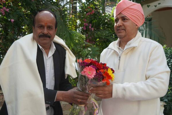 बार काउंसिल के अध्यक्ष मनमोहन कंडवाल ने श्री दरबार साहिब में टेका मत्था