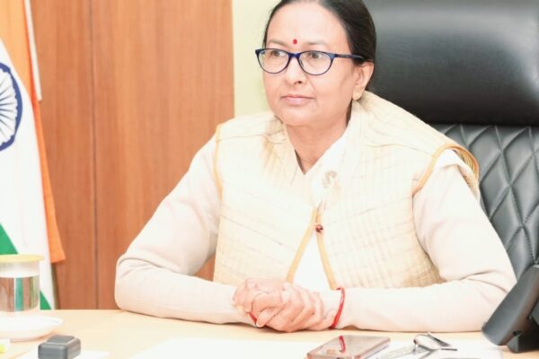 मुख्य सचिव राधा रतूड़ी ने सचिवालय के कर्मचारियों को दी अंतर्राष्ट्रीय महिला दिवस की शुभकामनाएं दी।