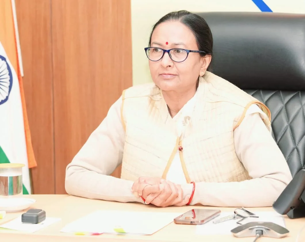 मुख्य सचिव राधा रतूड़ी ने सचिवालय के कर्मचारियों को दी अंतर्राष्ट्रीय महिला दिवस की शुभकामनाएं दी।