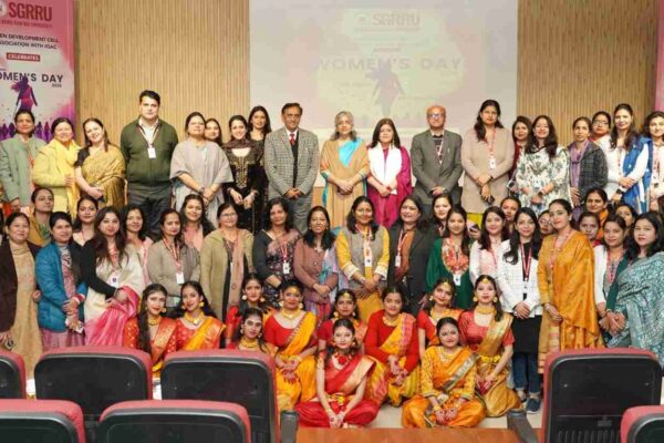 एसजीआरआरयू में मातृशक्ति की मेहनत, संघर्ष और समर्पण को प्रणाम
