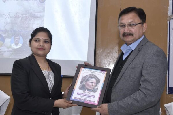 अंतरराष्ट्रीय महिला दिवस पर सिविल जज अल्का ने लोक अदालत और महिला स्वतंत्रता पर दिया व्याख्यान