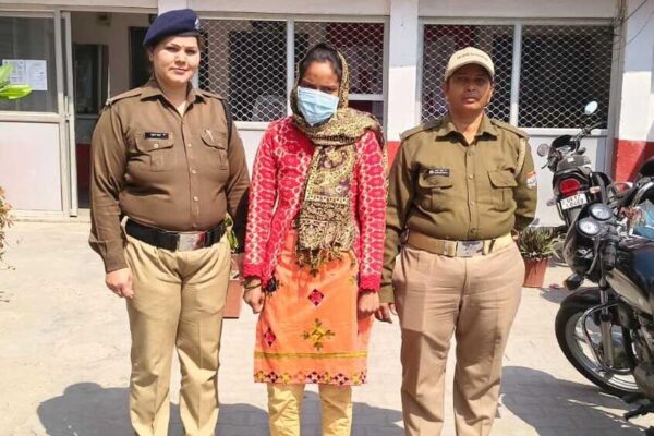 बच्चियों के रोने से परेशान कलयुगी मां ने जुड़वा बच्चियों को उतारा मौत के घाट बच्चियों के रोने से परेशान कलयुगी मां ने जुड़वा बच्चियों को उतारा मौत के घाट