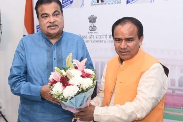 श्रीनगर में शीघ्र बनेगी मरीन ड्राइव एलिवेटेड रोड
