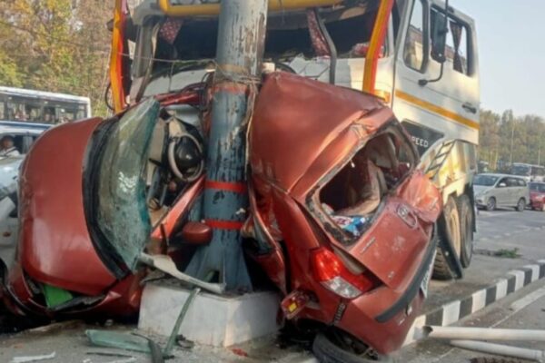 लच्छीवाला टोल प्लाजा पर डंपर की टक्कर से दो लोगों की मौत