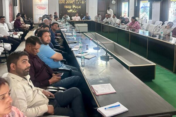 गंगा की अविरलता और निर्मलता के लिए प्रशासन, पर्यावरणविदों और जनता को एकजुट होकर करना होगा कार्य गंगा की अविरलता और निर्मलता के लिए प्रशासन, पर्यावरणविदों और जनता को एकजुट होकर करना होगा कार्य