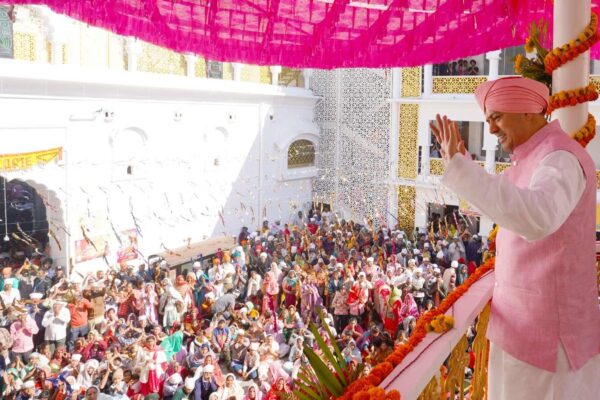 गुरु मंत्र पाकर धन्य-धन्य हुई गुरु की प्यारी संगतें