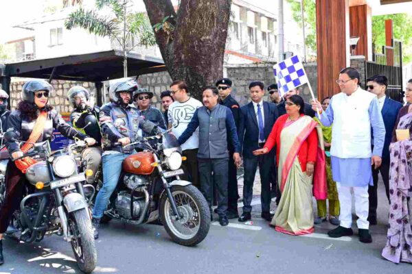 ड्रग्स मुक्त उत्तराखंडः मुख्यमंत्री धामी ने बाइक रैली को हरी झंडी दिखाकर किया रवाना ड्रग्स मुक्त उत्तराखंडः मुख्यमंत्री धामी ने बाइक रैली को हरी झंडी दिखाकर किया रवाना