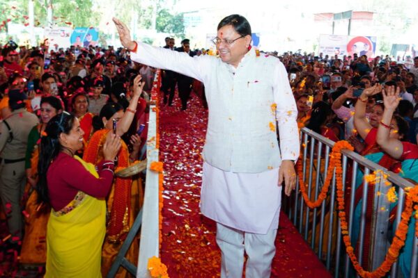तीन साल के जश्न से निकलीं रोजगार की तीन गारंटी तीन साल के जश्न से निकलीं रोजगार की तीन गारंटी