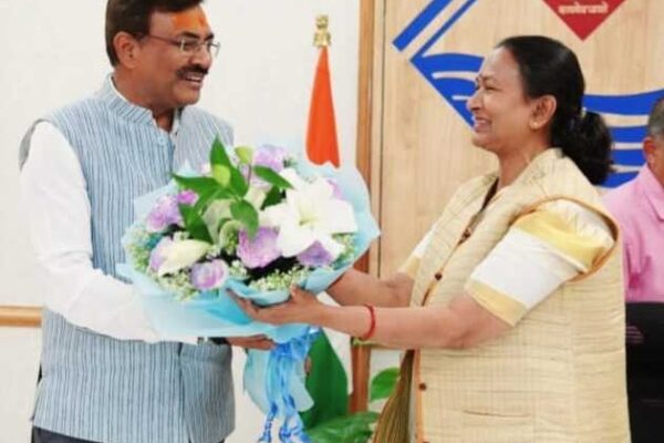 नवनियुक्त मुख्य सचिव आनन्द बर्द्धन ने ग्रहण किया पदभार