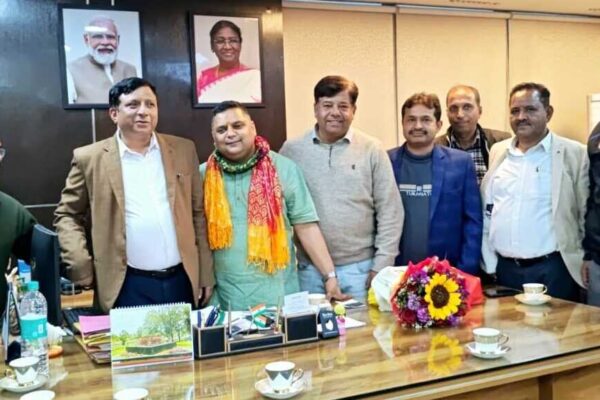 पत्रकार समाज का महत्वपूर्ण स्तंभ, उनकी सुरक्षा और स्वास्थ्य का ध्यान रखना आवश्यक: बंशीधर तिवारी पत्रकार समाज का महत्वपूर्ण स्तंभ, उनकी सुरक्षा और स्वास्थ्य का ध्यान रखना आवश्यक: बंशीधर तिवारी